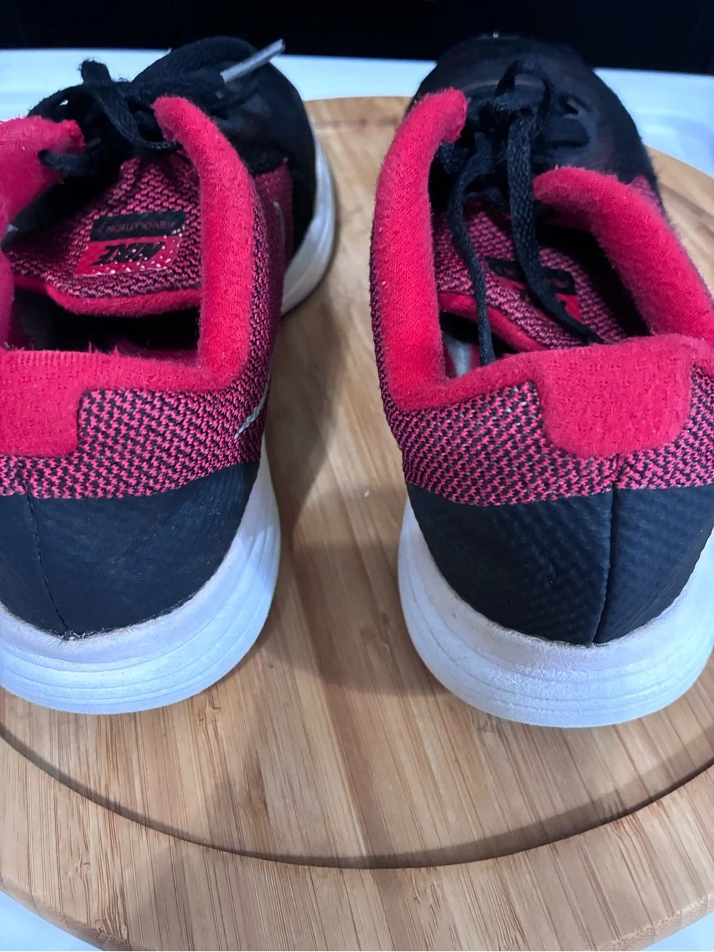 Nike Kids Black and Red Low-Top Sneakers